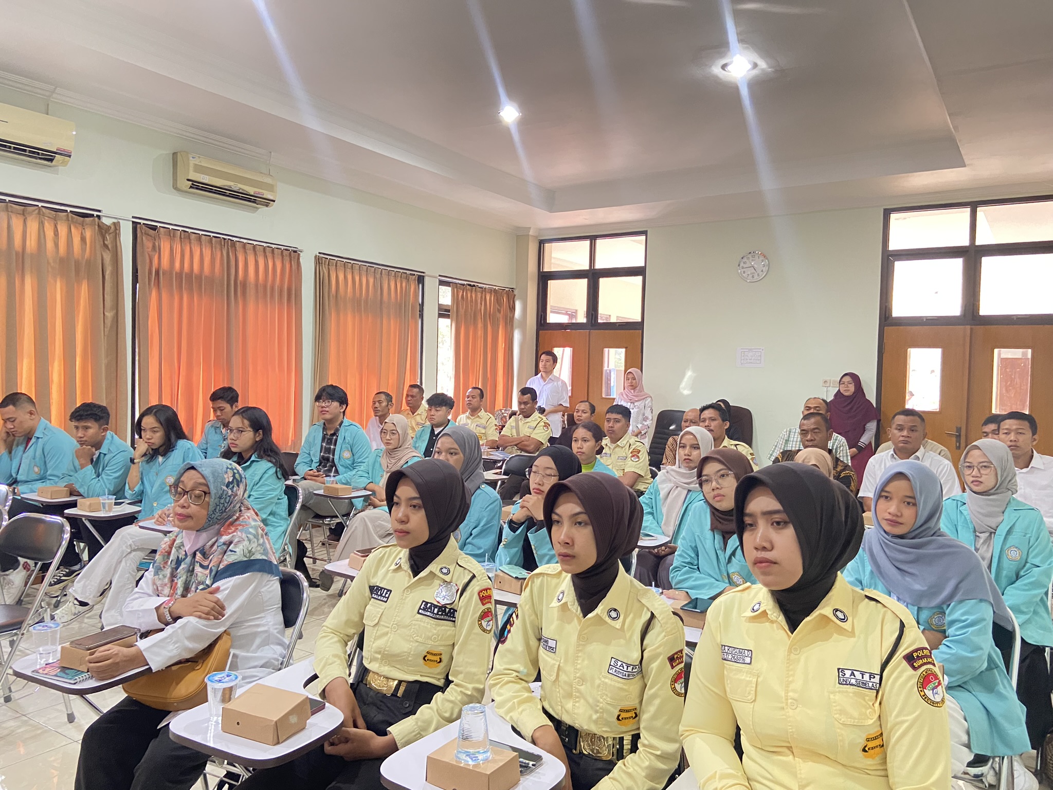 PSD LPPM UNS Bersama Pusbisindo Jawa Tengah Tingkatkan Kompetensi Bahasa Isyarat bagi Satpam dan Mahasiswa