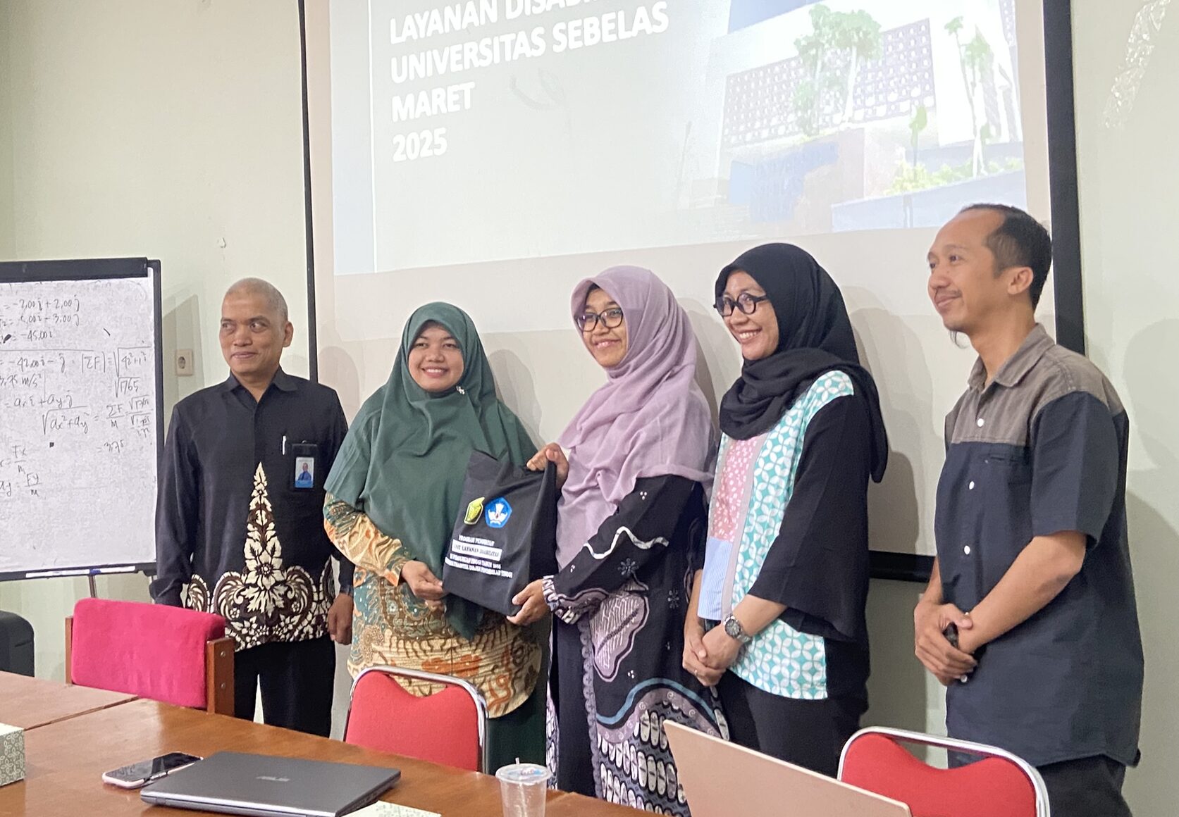 PSD LPPM UNS Terima Kunjungan Universitas Ibn Khaldun untuk Studi Tiru dan Benchmarking Layanan Disabilitas