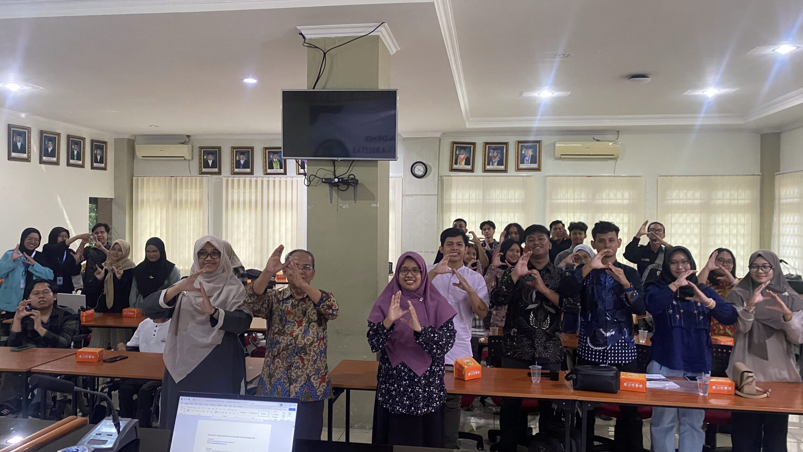 PSD LPPM UNS Gelar Uji Coba Pengguna Buku Panduan Akademik bagi Mahasiswa Disabilitas