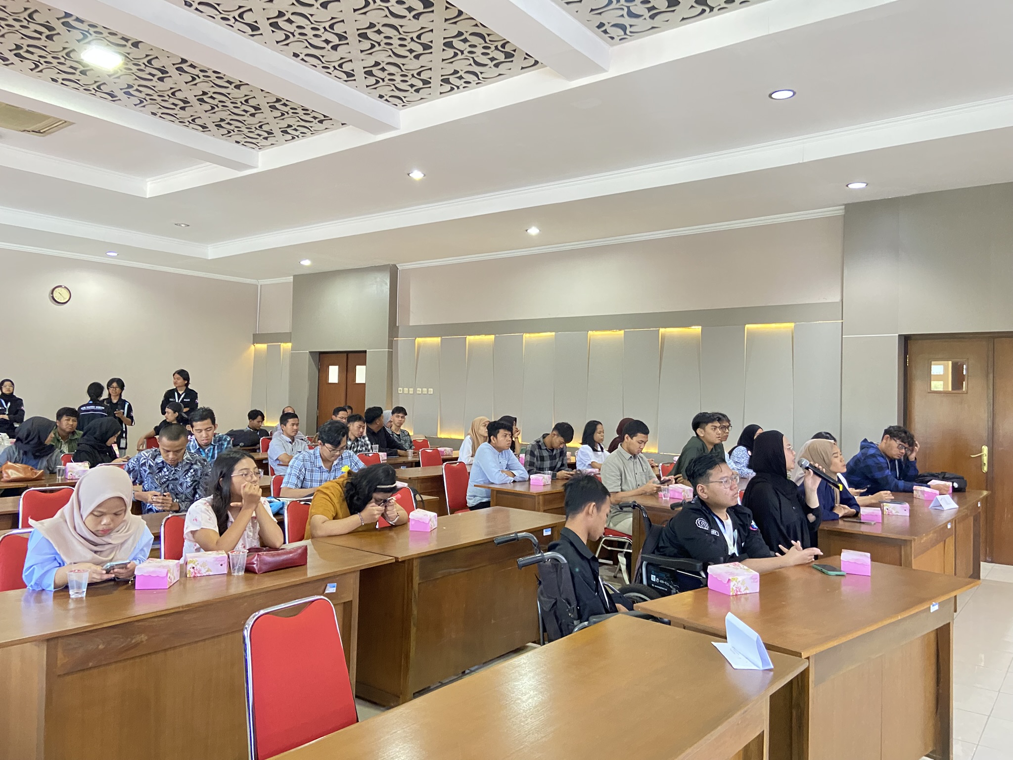 PSD LPPM UNS dan IKAMADIS Gelar First Gathering Mahasiswa Baru Disabilitas 2025