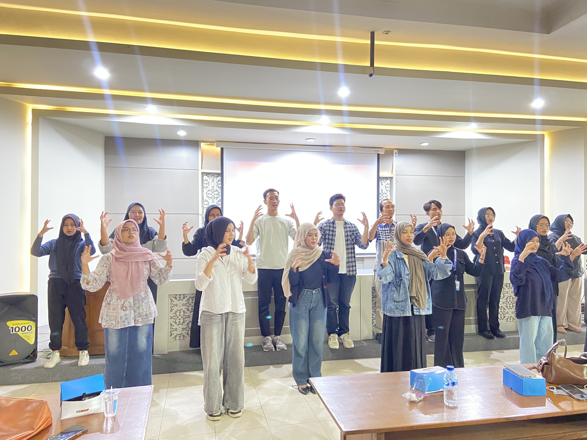 PSD LPPM UNS Gelar Latihan Intensif Lagu Indonesia Raya Berbahasa Isyarat untuk Upacara HUT RI & PKKMB 2025