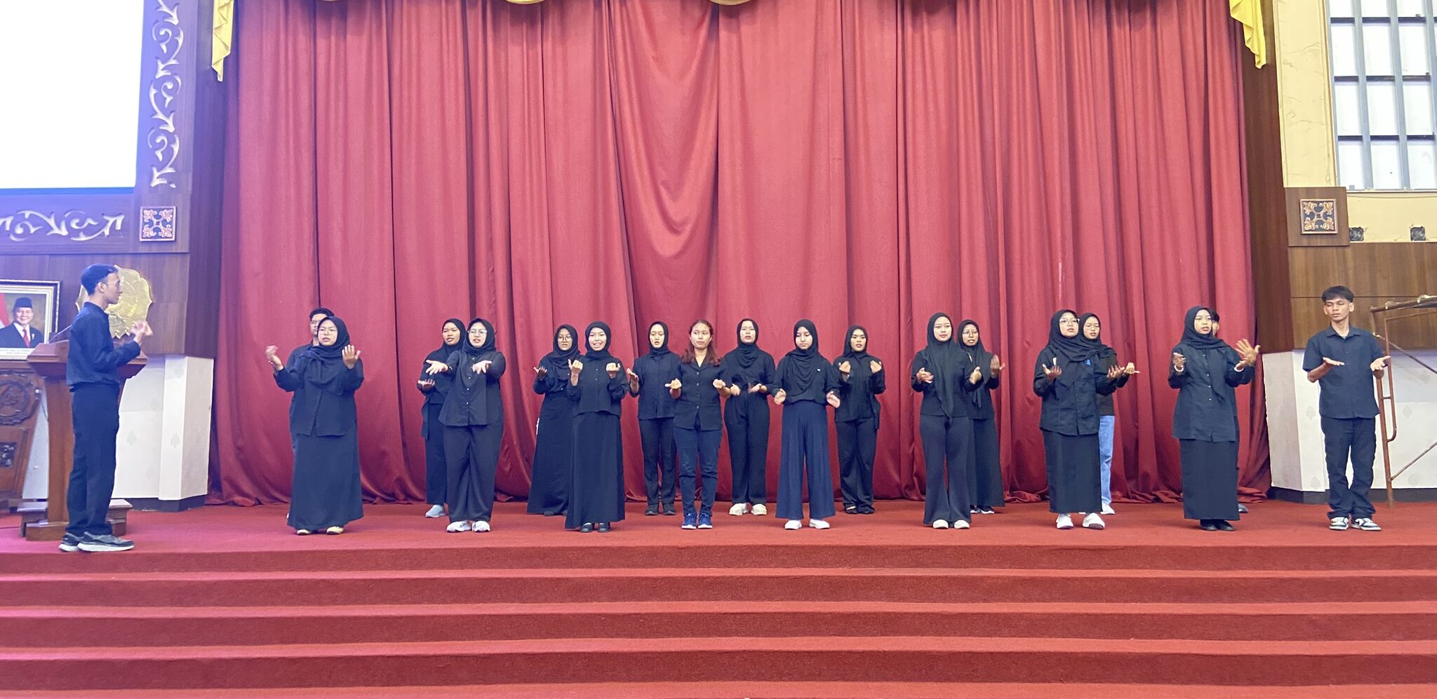 Tim Paduan Isyarat Indonesia Raya PSD LPPM UNS Gelar Gladi Resik untuk Pembukaan PKKMB 2025