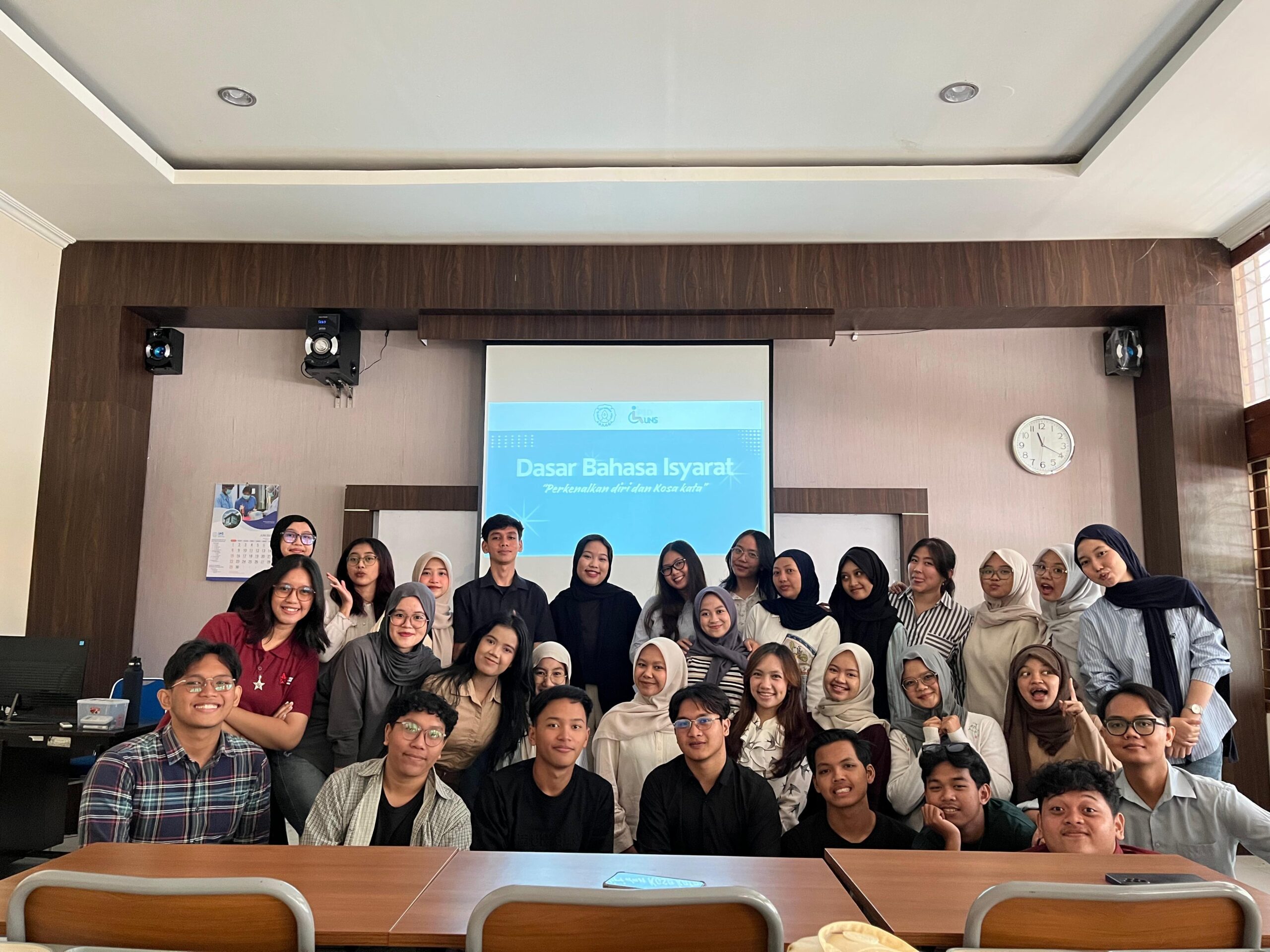 PSD LPPM UNS Isi Pembekalan PKKMB FISIP UNS 2025: Penguatan Pengetahuan Disabilitas dan Bahasa Isyarat untuk Wujudkan Kampus Inklusif