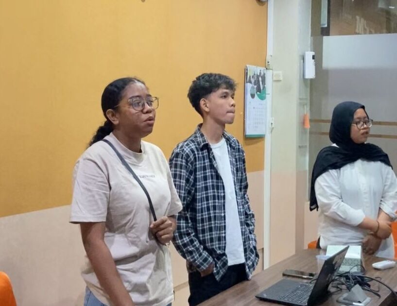 Tim Paduan Isyarat PSD LPPM UNS Gelar Latihan Perdana untuk Penampilan “Tanpa Cinta” di UNS Cultural Night 2025