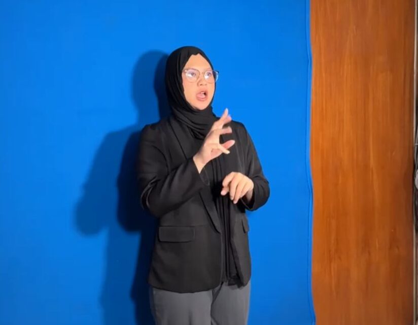 PSD LPPM UNS Hadirkan Juru Bahasa Isyarat pada PKKMB Pascasarjana UNS 2025